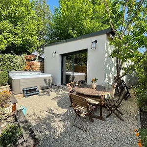 https://logement-entier-avec-jacuzzi-en-provence.fr-provencehotel.com